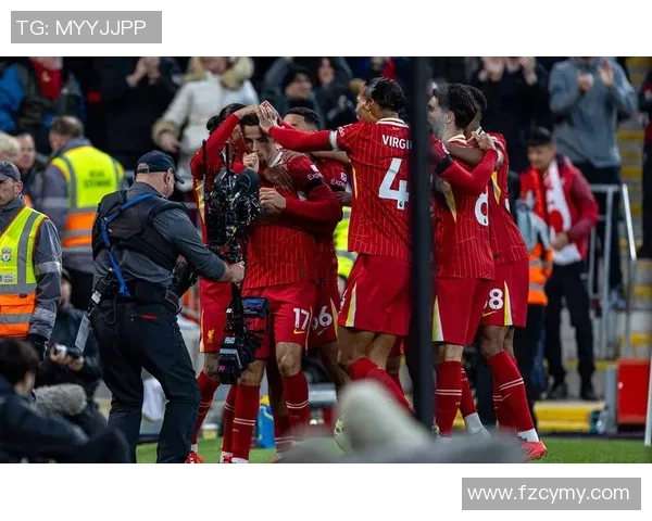 英超焦点战里昂与利物浦1比1平绝杀瞬间引发争议判罚热议