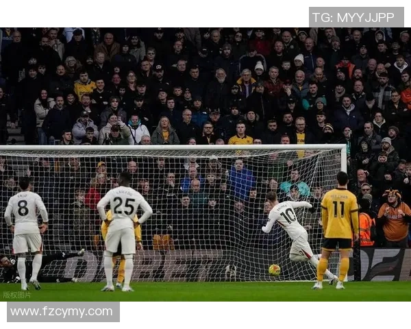 英超焦点战热刺与阿森纳互交白卷争议判罚引发全场热议 英超焦点战热刺与阿森纳互交白卷争议判罚引发全场热议