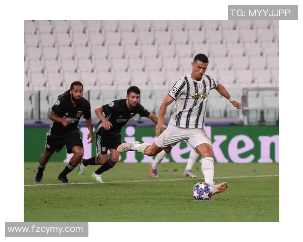 世界杯精彩对决波尔图与尤文图斯战成平局神扑瞬间引发全场热潮 世界杯精彩对决波尔图与尤文图斯战成平局神扑瞬间引发全场热潮