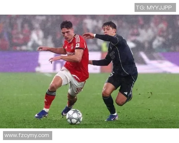 意甲激战：本菲卡逆转拜仁红牌争议引发全场热议